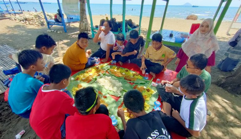 Nasi Kuning Meriahkan Refleksi Maulid Nabi di Pantai Marannu