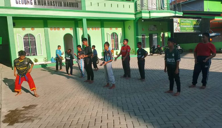 Tapak Suci: Melatih Kedisiplinan dan Ketangkasan Santri