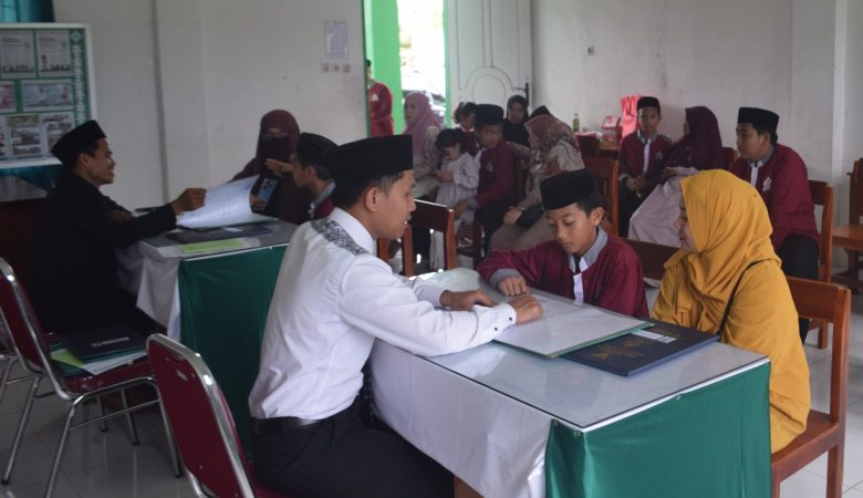 Refleksi Semester dan Kebersamaan: Pesantren Saintech Al-Madani Sinjai Gelar Penerimaan Rapor dan Silaturrahim IKWAMI