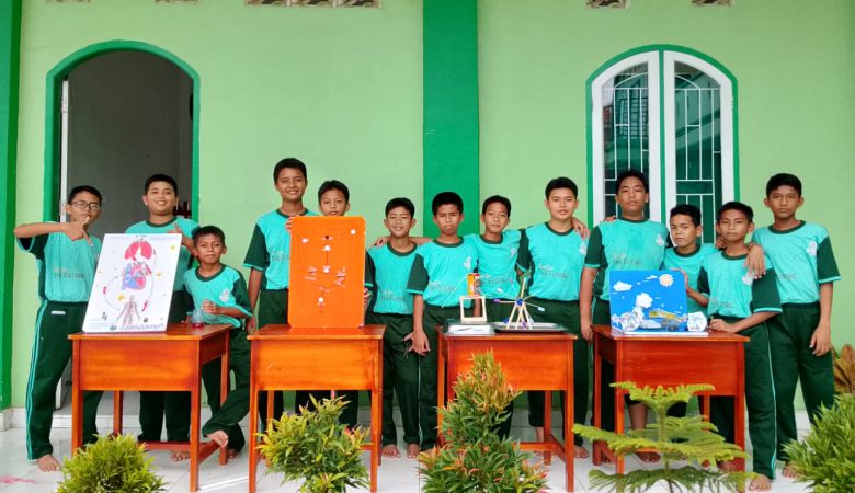 SMP Trensaintek Al-Madani Gelar Ujian Praktik Sains, Tampilkan Empat Karya Sederhana dan Inovatif