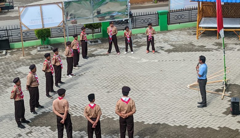 Santri Al-Madani Ikuti “Scout Leadership Camp” di Pantai Marannu