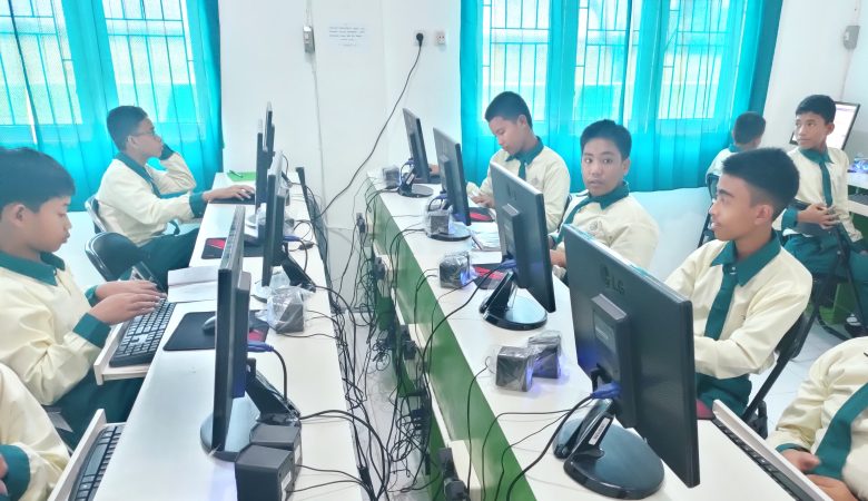 Belajar Coding #2 : Santri Latihan Membuat Proyek ‘Animal Kingdom’