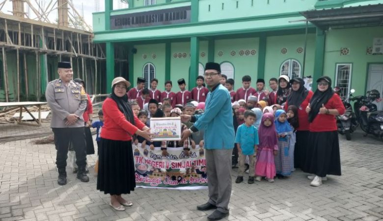 Siswa-Siswi TK Negeri 5 Sinjai Timur Gelar Kegiatan “Jumat Berbagi di Bulan Ramadhan” di Pesantren Saintech Al-Madani Sinjai