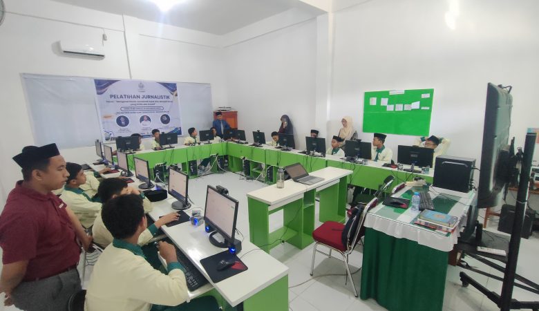 Santri Al-Madani Tuntaskan Ujian Coding: Refleksi, Evaluasi, dan Langkah Menuju Inovasi