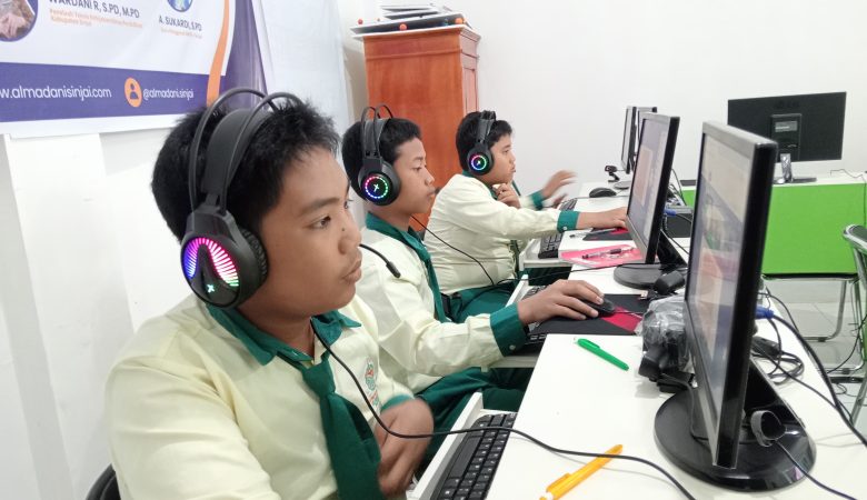 Proyek Coding “Light and Shadow”, Santri Al-Madani Tunjukkan Kolaborasi Ilmu dan Imajinasi Digital